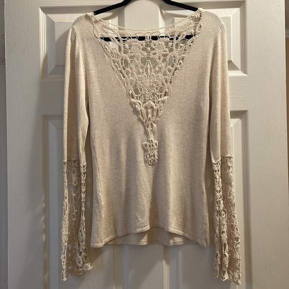 Embroidered dreamy long sleeve sweater shirt. Very soft material. - Picture 2 of 4